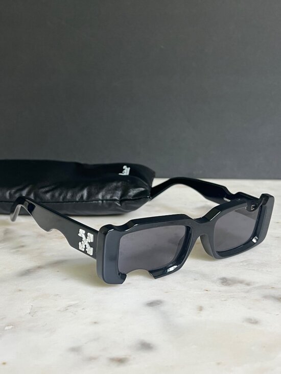OFF-WHITE Cady Cut-Out Rectangular black Frame Sunglasses main image 7